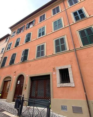 Appartamento di 125 m² con 4 locali a San Vito Rom