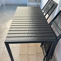 Tavolo da esterno in metallo