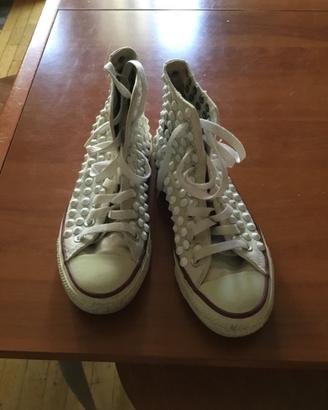 Converse con borchie