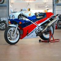 Honda VFR750R RC30 1988 da collezione RC 30