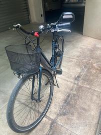Bicicletta  28,pedalata assistita elettrica