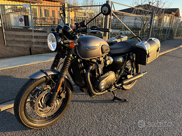 Triumph Bonneville T120 Black