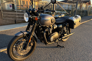 Triumph Bonneville T120 Black