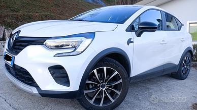 Captur 2023 cambio automatico ibrida