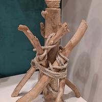 Lampade ed oggetti di legno naufragato in Puglia 