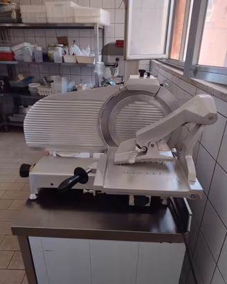 affettatrice professionale in acciao