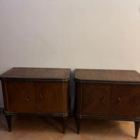 Coppia di comodini d'epoca in legno.