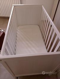 Lettino con sbarre e materasso