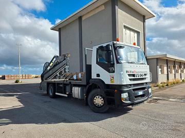 Camion con gru Hiab 144