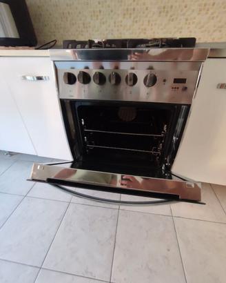 Cucina con forno