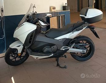 Honda integra 750