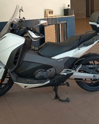 Honda integra 750