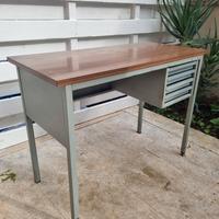 scrivania design industriale = euro 30