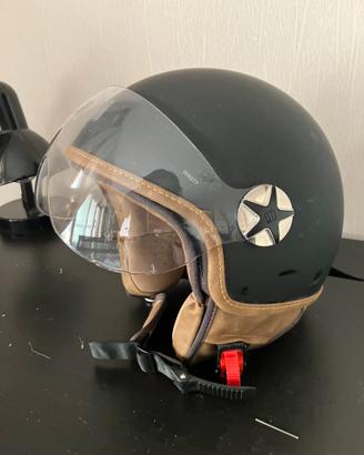 Casco stile vintage con visiera