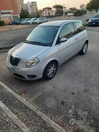 Lancia y