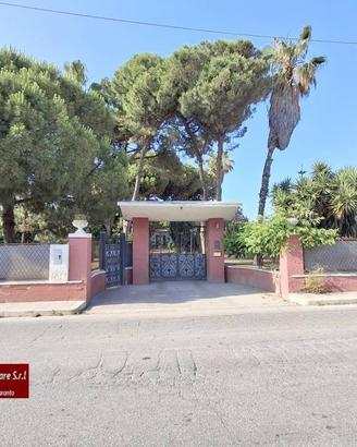 Villa di 415 m² con più di 5 locali e box auto a T