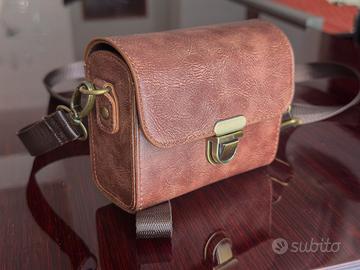 Borsa vintage in ecopelle per fotocamera compatta