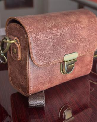 Borsa vintage in ecopelle per fotocamera compatta