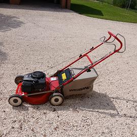 Tagliaerba a motore