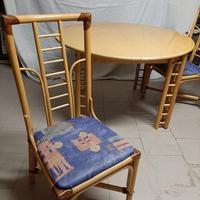 Tavolo con sedie in rattan