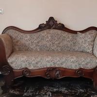 Divano stile antico con struttura in legno