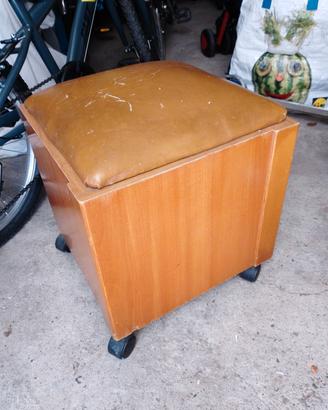 Tavolino per bambini e sgabello in legno 