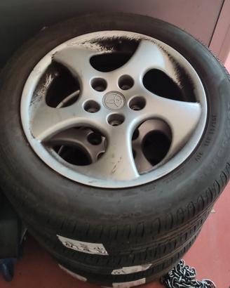 Cerchi in lega Toyota Auris con pneumatici 