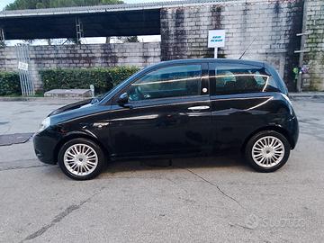 lancia Ypsilon 1.4 benzina GPL 2009 neopatentati 