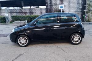 lancia Ypsilon 1.4 benzina GPL 2009 neopatentati 