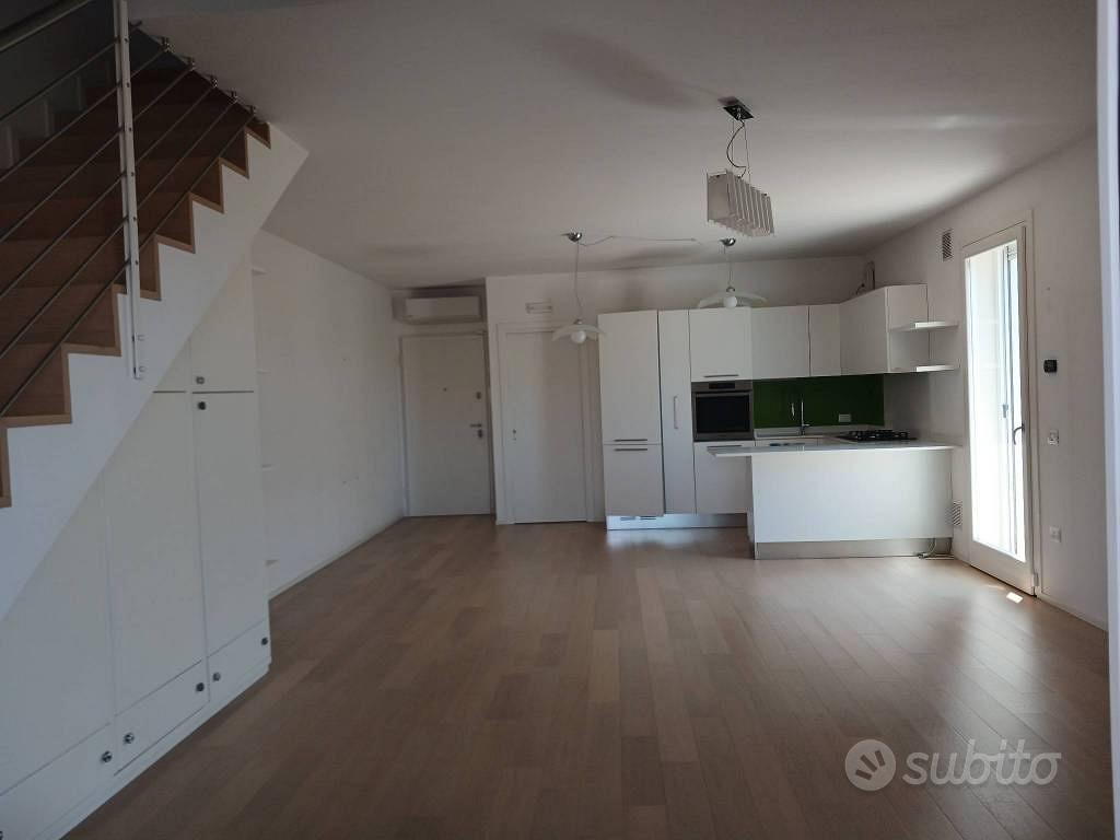 Appartamento di 106 m² con 4 locali e box auto a F - Vista 5