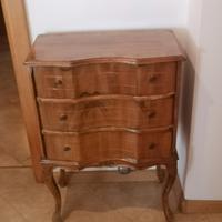 Mobile in legno per atrio