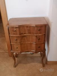 Mobile in legno per atrio