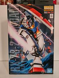 Bandai MG 1/100 RX-78-2 Gundam Ver. 2.0