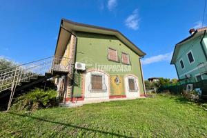 VILLETTA BIFAMILIARE CON GIARDINO PRIVATO