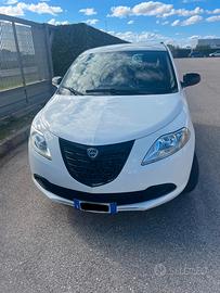 Lancia ypsilon elefantino ecochic metano