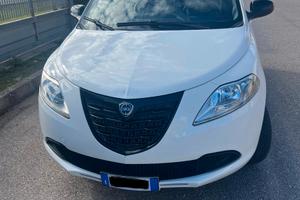 Lancia ypsilon elefantino ecochic metano