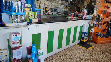 Scaffali per negozio