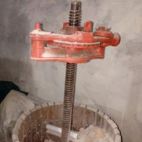 Torchio a leva in legno e ferro massiccio per vino