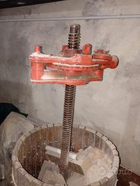 Torchio a leva in legno e ferro massiccio per vino