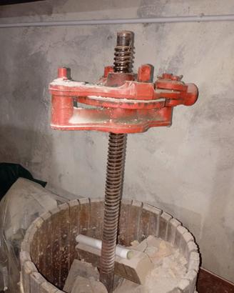 Torchio a leva in legno e ferro massiccio per vino