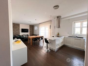 Ampio trilocale in Viale Umberto I, 128