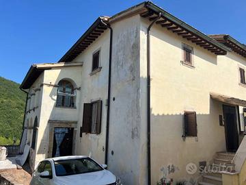 Appartamento di 87 m² con 3 locali a Sellano