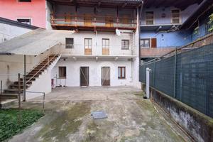 CASA SEMINDIPENDENTE A CARAVINO