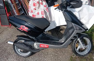 Aprilia SR replica Max Biaggi '95 + Ricambi