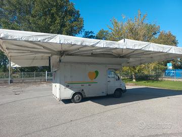 Furgone Mercato Reanult Master con tenda