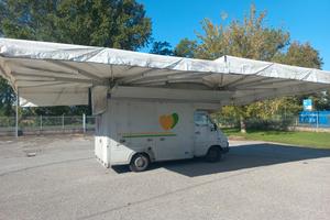 Furgone Mercato Reanult Master con tenda