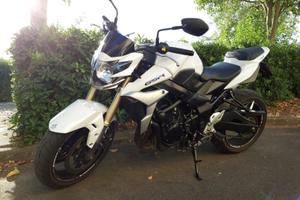 Suzuki GSR 750