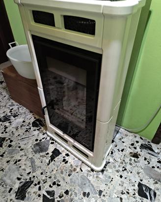 LA NORDICA EXTRAFLAME STUFA A LEGNA FLO