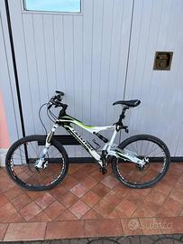 Mountain bike Cannondale in carbonio