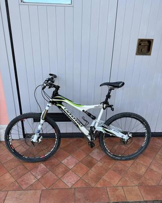 Mountain bike Cannondale in carbonio